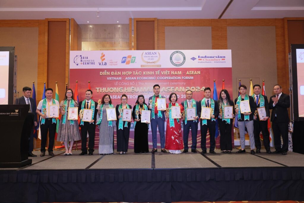 lương y nguyễn thị thái nhận giải