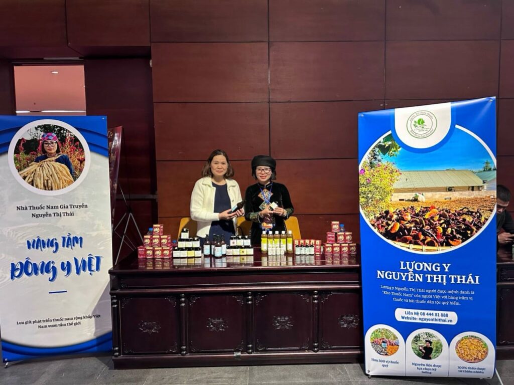 lương y nguyễn thị thái nhận giải